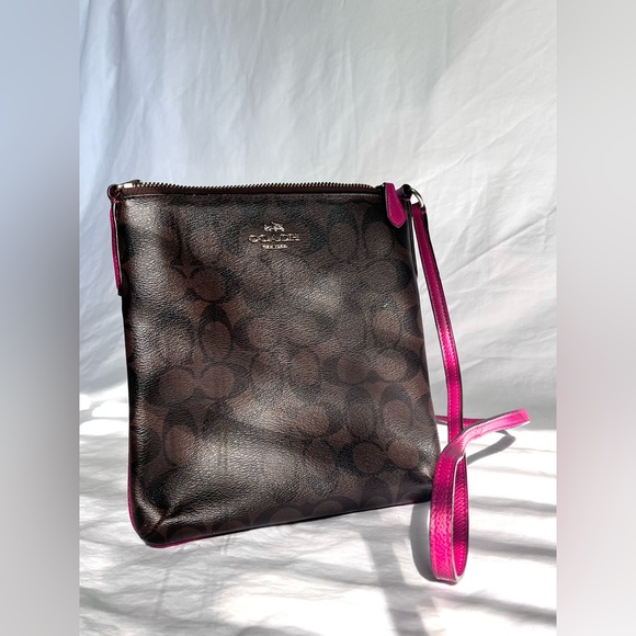 ***SOLD***COACH CROSSBODY BAG in Brown and Fuchsia Leather Messenger Bag Signatu - Picture 2 of 16